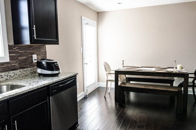 Building Photo - Pet Friendly Four Bedroom with Basement!