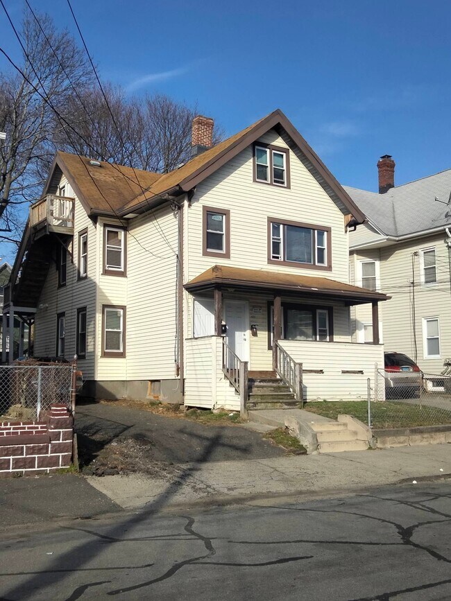 Building Photo - 421 Logan St