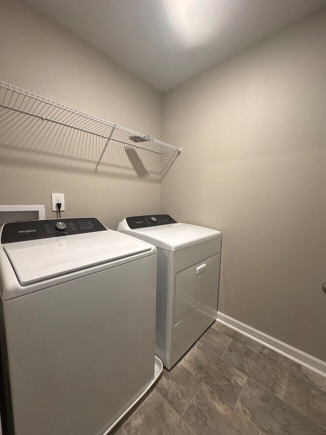 Building Photo - 4 Bedroom, 2.5 Bath and 2 Car Garage in Hartmann Crossing! $500 OFF FIRST MONTH’S RENT!