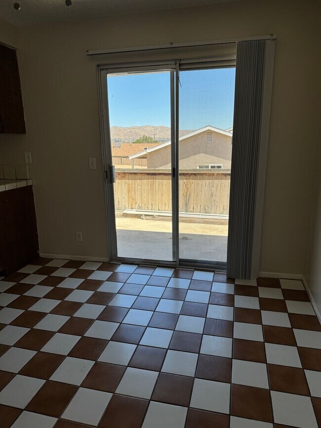 Building Photo - Apple Valley- Four Plex- 2 Bedrooms, 2 Bat...