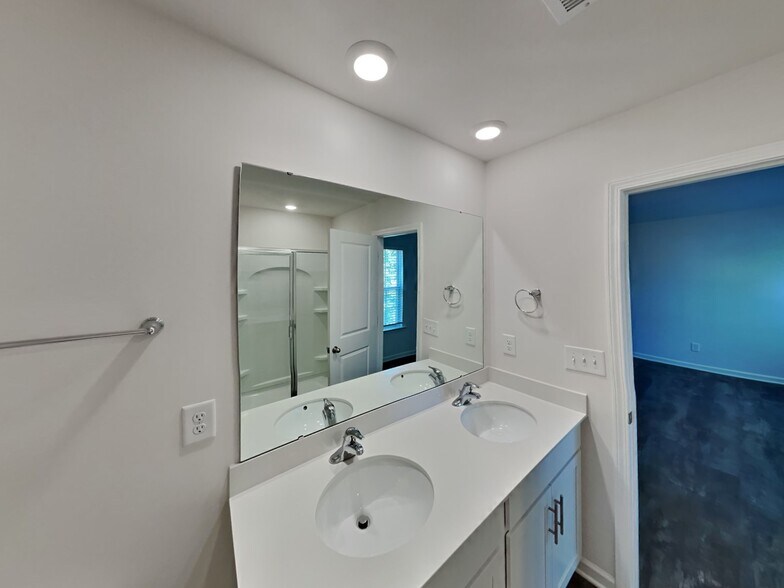 Building Photo - 6022 Elena Lynn Ct