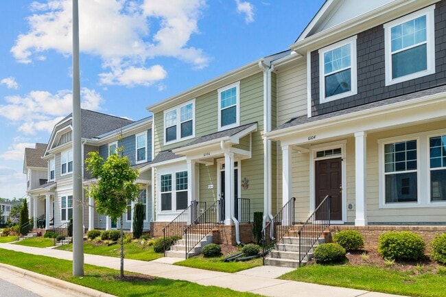 Building Photo - Stylish 4-Bedroom Townhome with Backyard O...