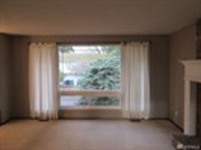 Building Photo - Woodinville Kingsgate Split