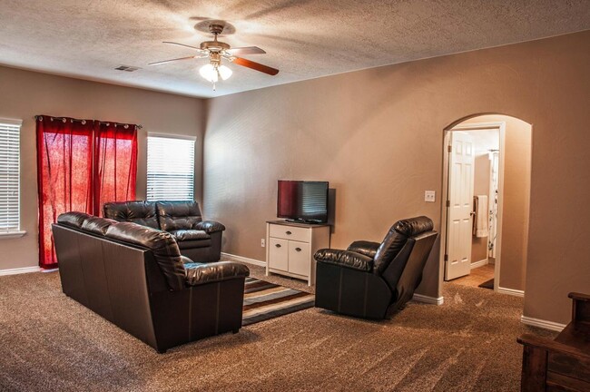 Building Photo - Home with a Den in Washington Fields