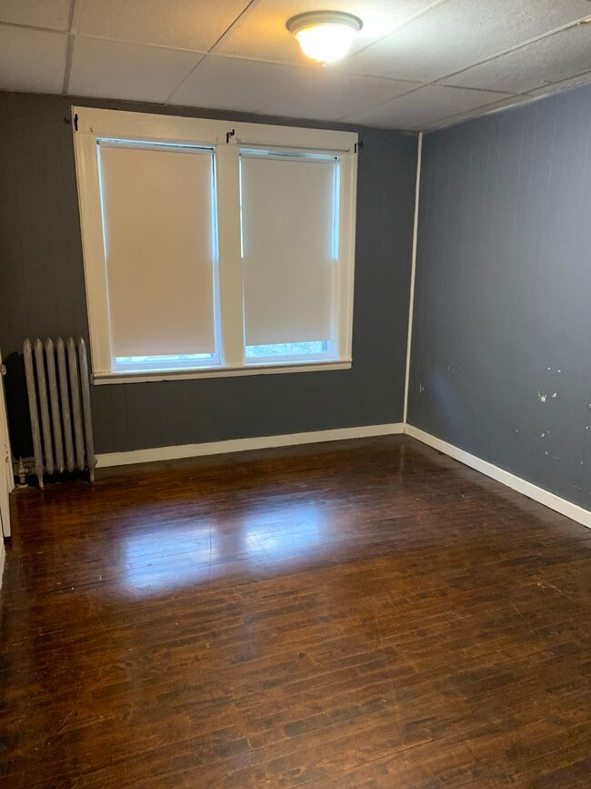 Building Photo - 929 Pleasant St