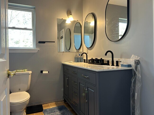 Building Photo - 9221 Westwood Dr