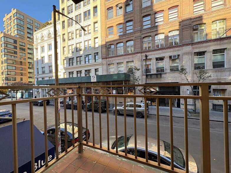 Building Photo - 140 W 19th St