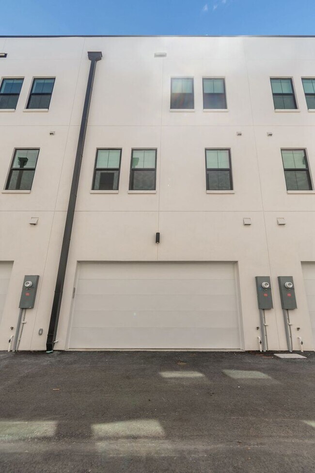 Building Photo - New Construction Townhome For Lease downtown Tampa, Ybor City, Gas Worx