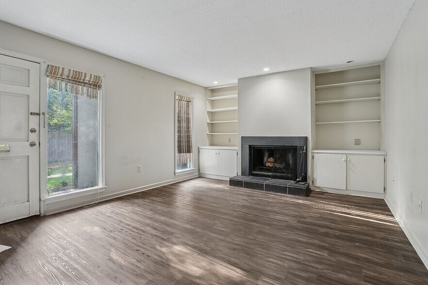 Building Photo - 2124 Stonehenge Ave