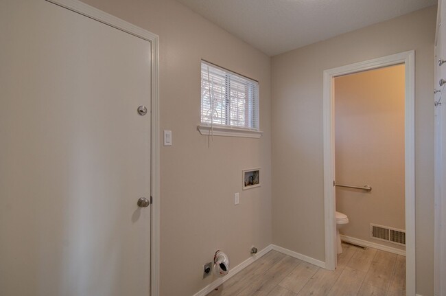 Building Photo - Beautifully Remodeled NE Heights/Uptown Ar...