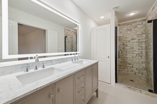 Building Photo - 9719 Springmont Dr