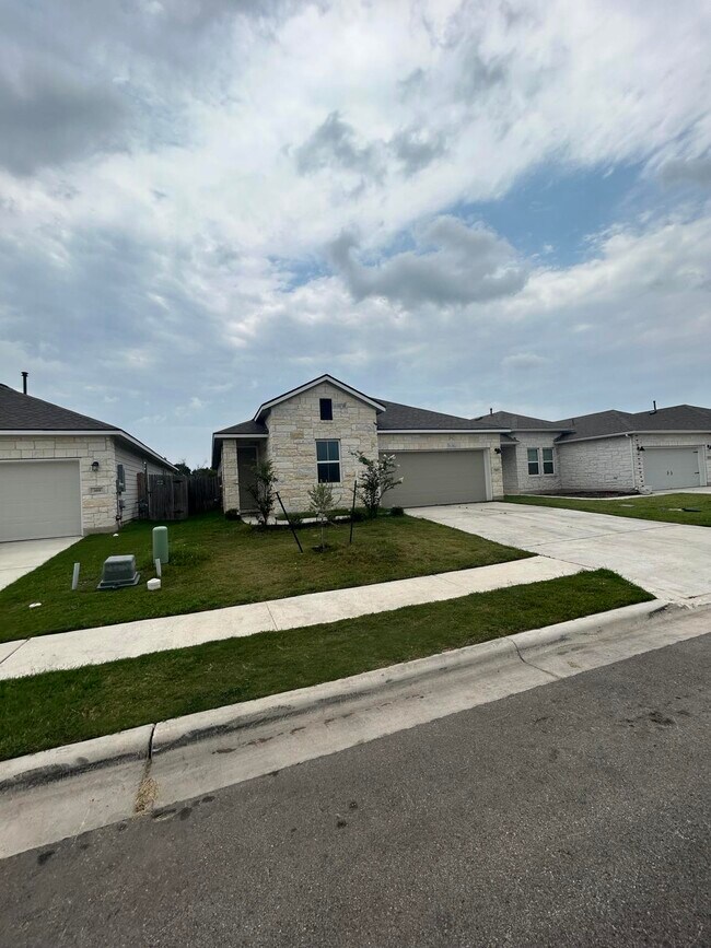 Building Photo - 393 Gaida Loop