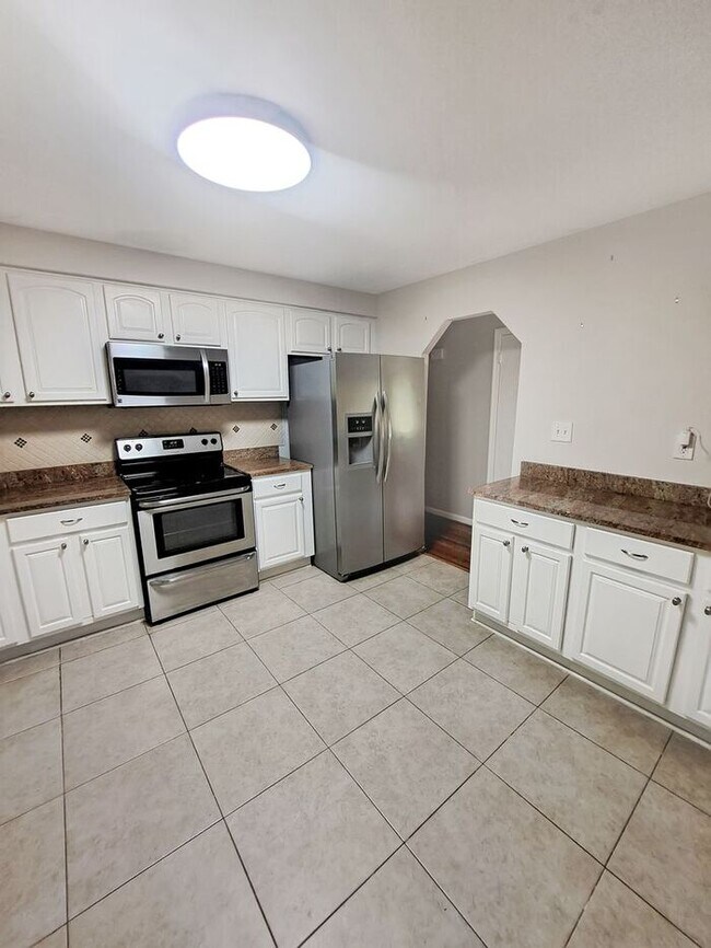 Building Photo - Coming Soon! Attractive Mid Century Modern...