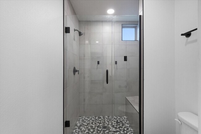 Building Photo - Coming Soon! | Modern | 3Bed/2Bath | Desirable Rio Rancho | Pets Welcome
