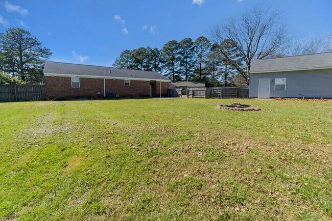 Building Photo - 1128 Grandy Ct