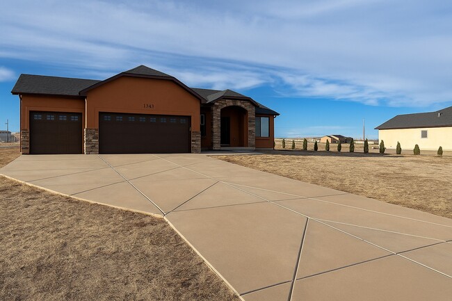 Building Photo - 1343 N Dailey Dr