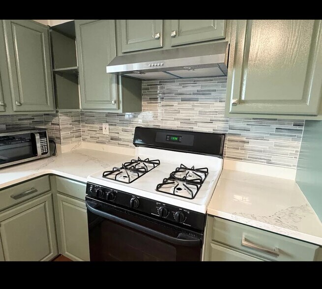 Building Photo - 221 Trenton St
