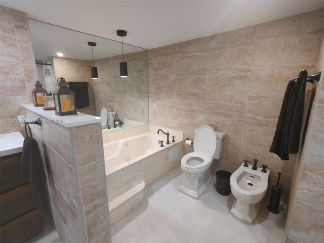 Building Photo - 520 Brickell Key Dr