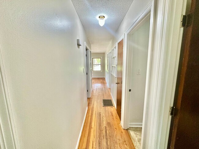 Building Photo - 1644 Nicholson Ave