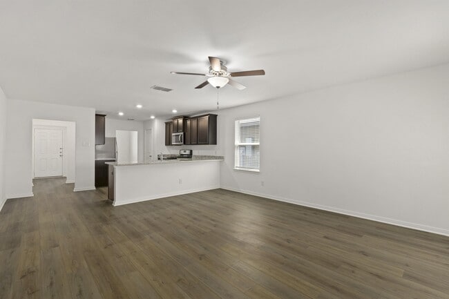 Building Photo - 4414 Banting Cres