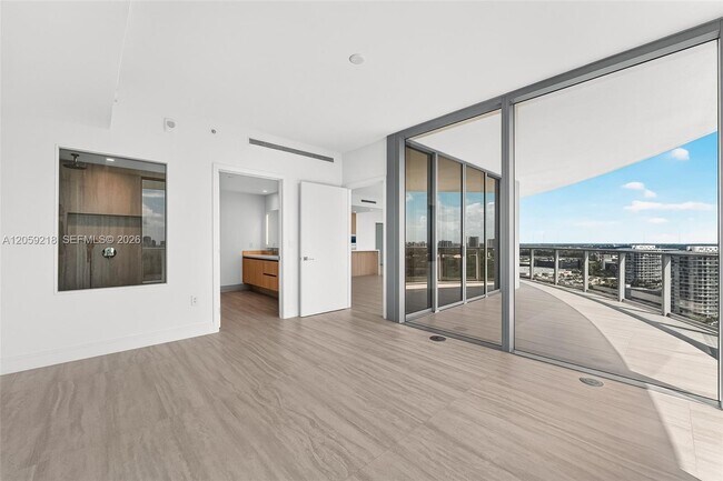 Building Photo - 2411 Laguna Cir