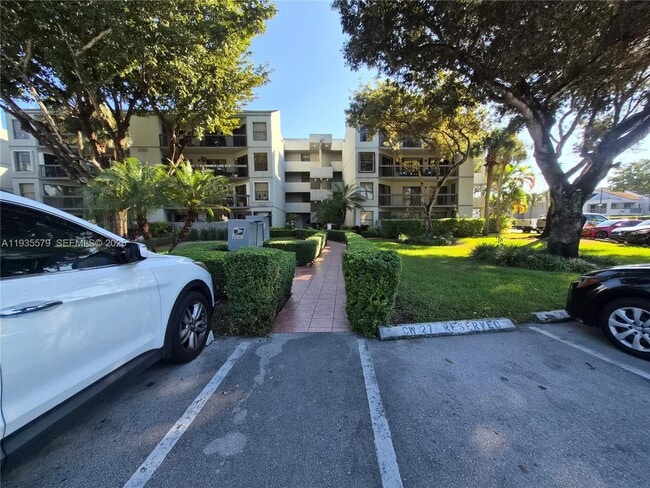 Building Photo - 8811 SW 132nd Pl