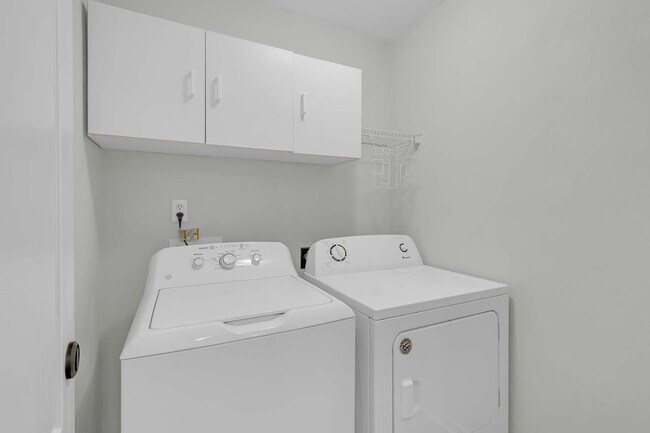 Building Photo - 710 Ray Ave