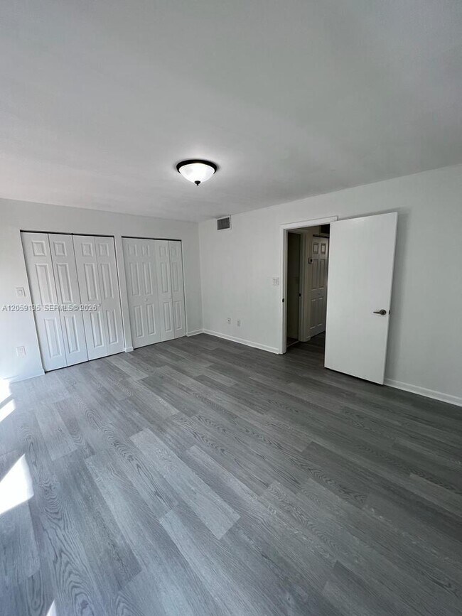 Building Photo - 2180 Brickell Ave