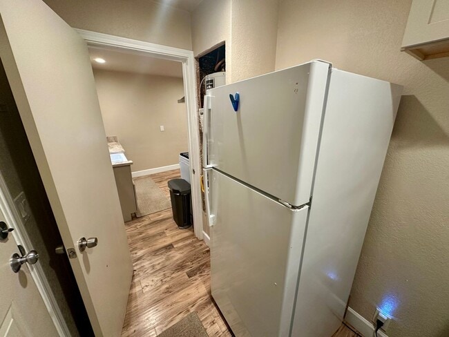 Building Photo - Charming 1-bedroom, 1-bathroom cottage