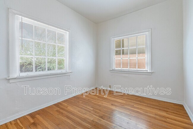 Building Photo - 1220 N Olsen Ave