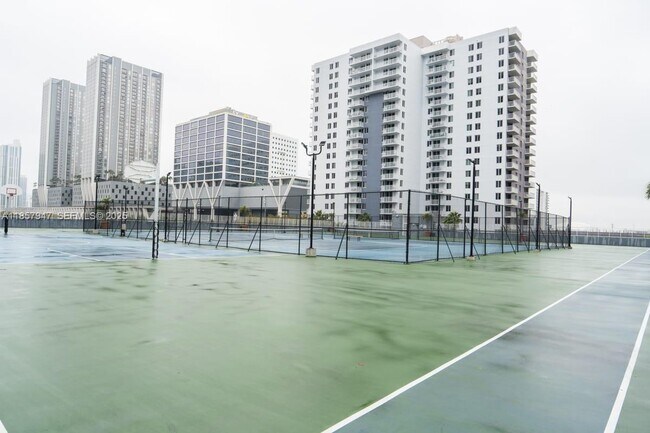 Building Photo - 800 N Miami Ave