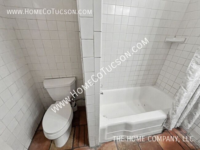 Building Photo - 4564 E Seneca St