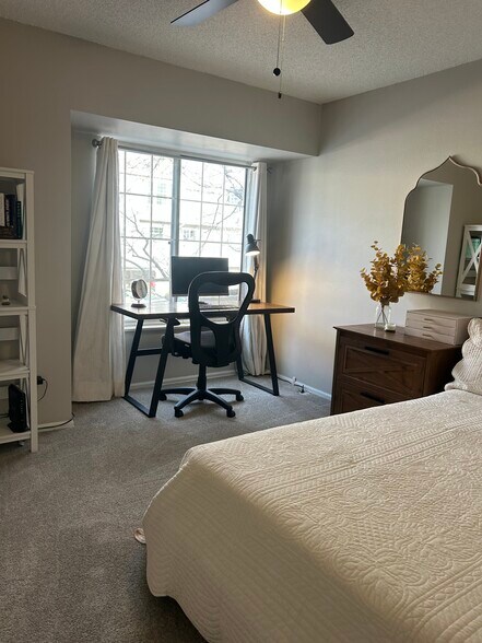 Building Photo - 1818 S Quebec Way