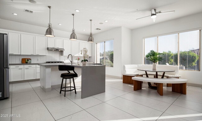 Building Photo - 1705 W Parnell Dr