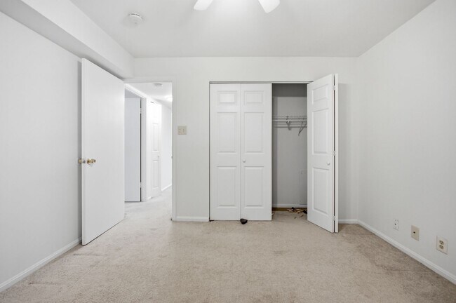 Building Photo - Charming 2 BR/1 BA Condo in Gaithersburg!