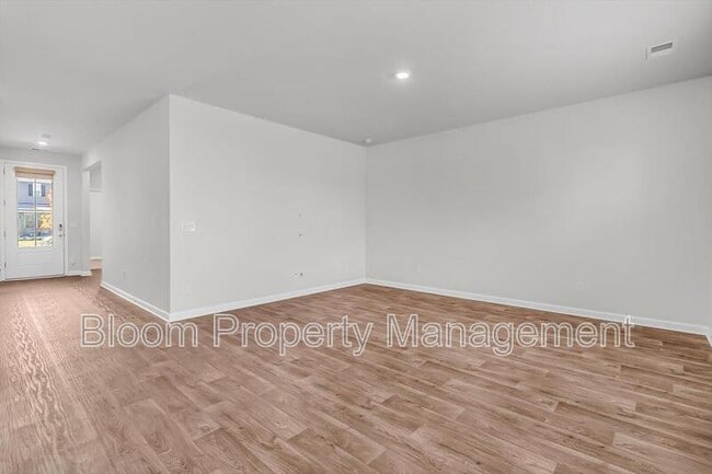 Building Photo - 602 Solar Ct