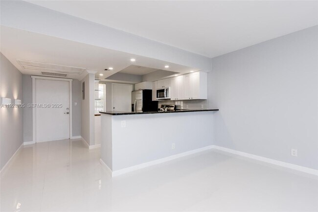 Building Photo - 3090 N Course Dr