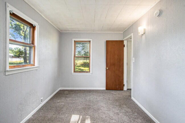 Building Photo - 548 E Hammond St