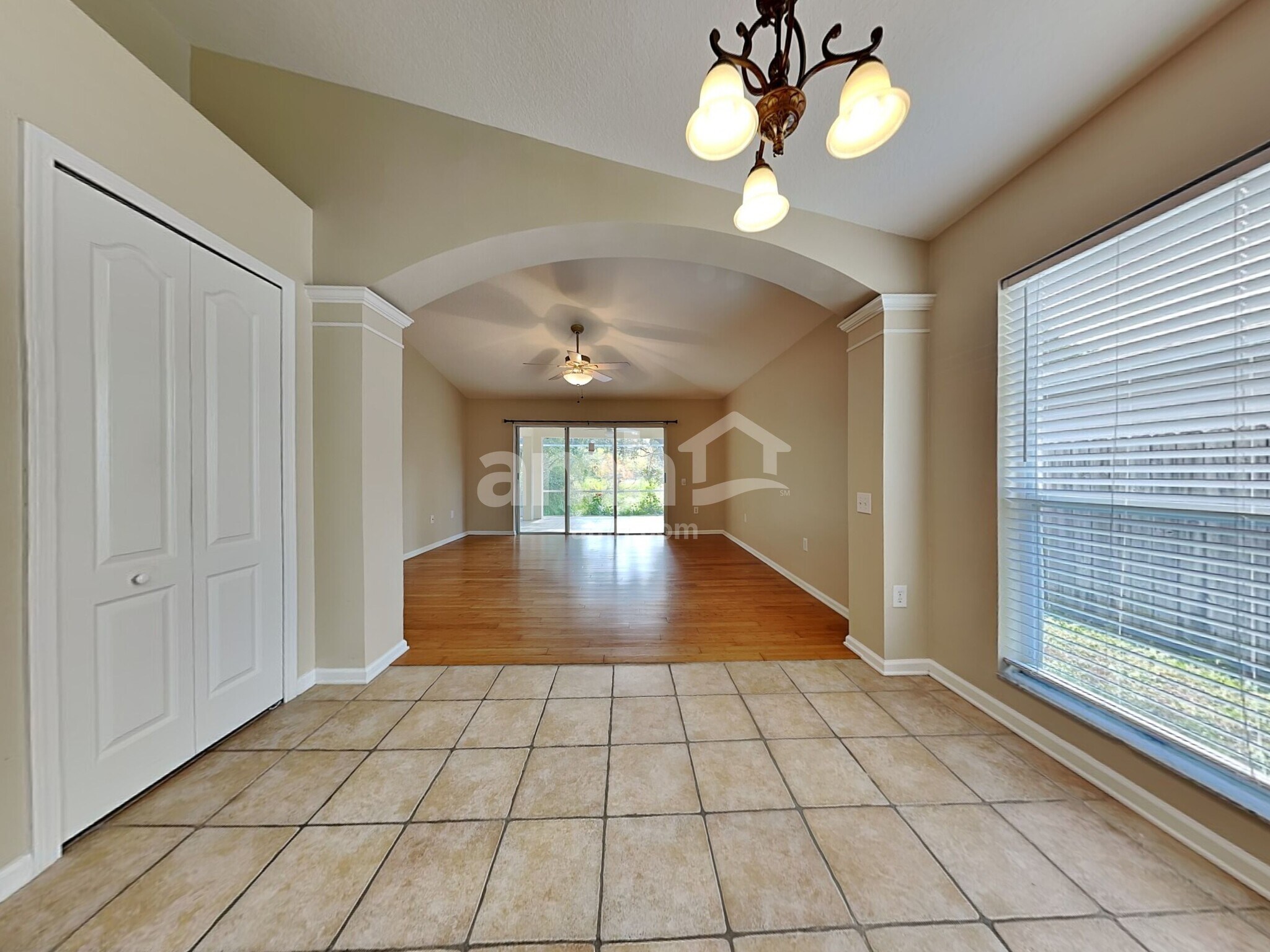 Building Photo - 807 Ridge Haven Dr