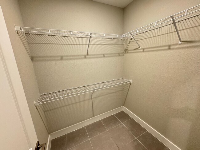 Building Photo - BEAUTIFUL Home 4 Bedroom, 2 Bathroom in Po...