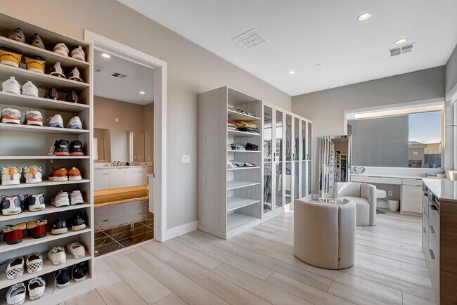 Building Photo - Mesa Ridge Luxury Oasis Feathertop