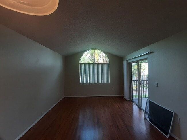 Building Photo - 3405 Winkler Ave Ext