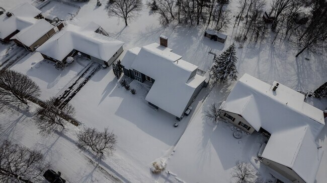 Building Photo - 2630 Glencairin Dr NW