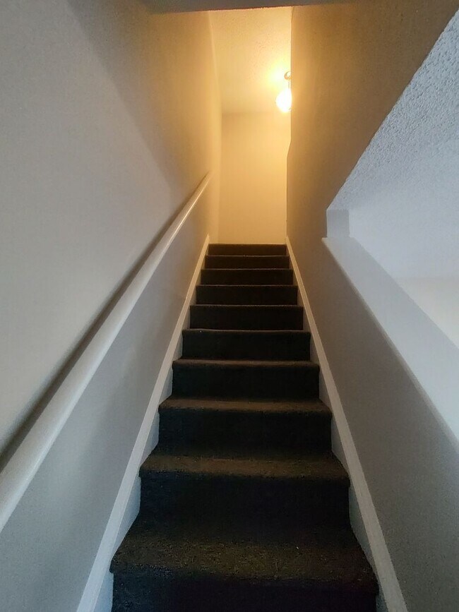 Building Photo - Spacious 2BD/2.5BA Townhome super close to CCU, HGTC, and CMC!