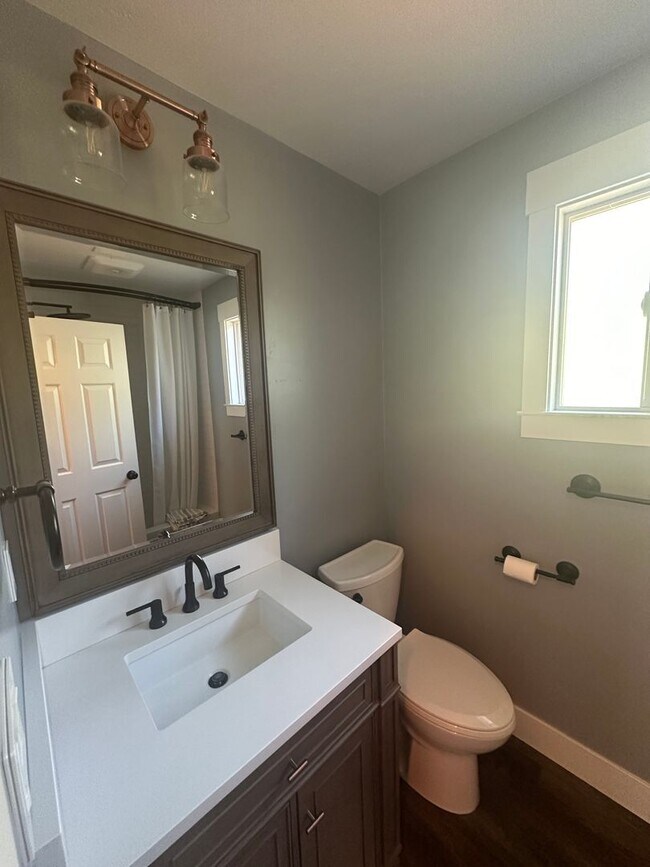 Building Photo - Charming Home in Winters, CA