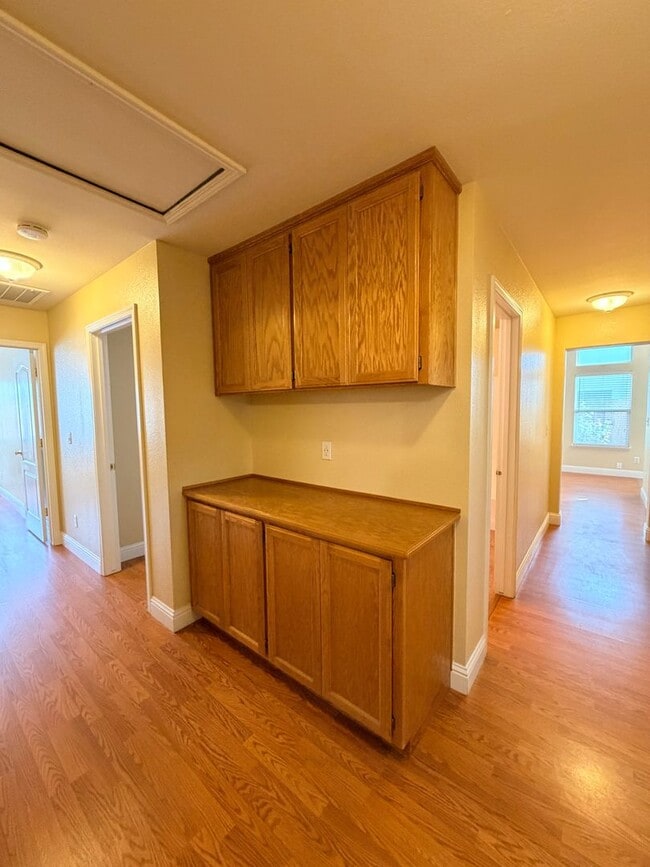 Building Photo - 710 Foothill St