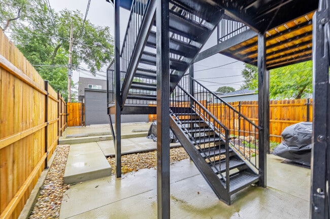 Building Photo - 4634 S Langley Ave