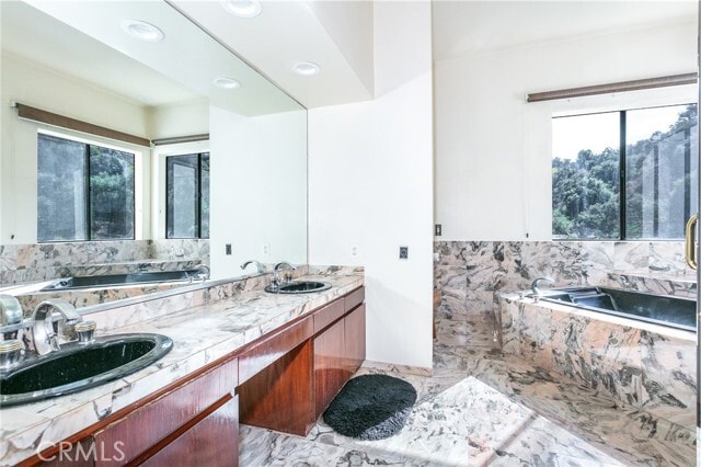 Building Photo - 3965 Alta Mesa Dr