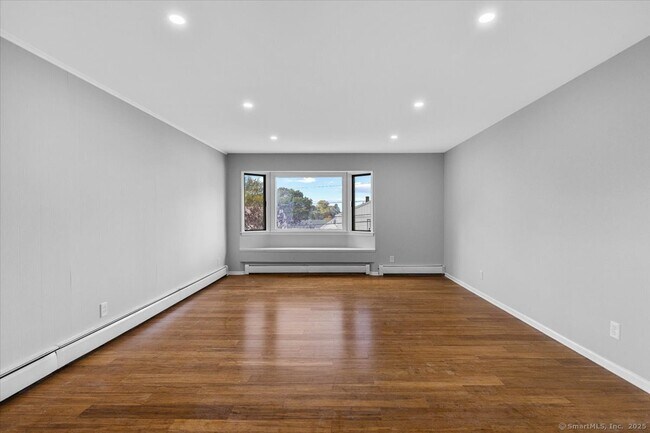 Building Photo - 88 Horton St