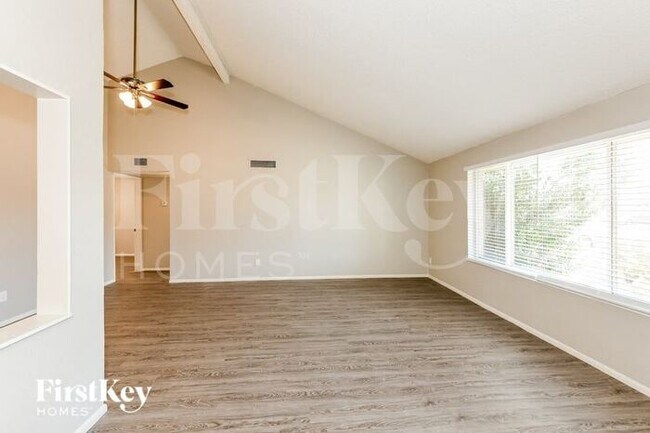 Building Photo - 2624 W Bentrup St